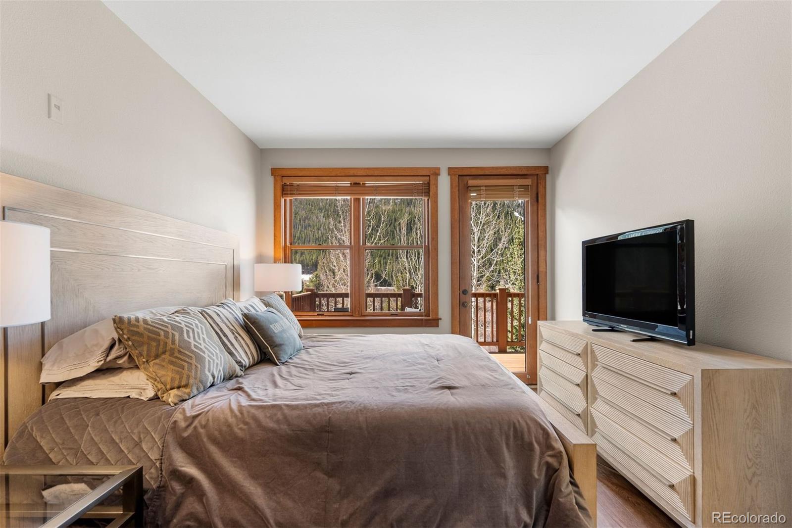 88 Hawk Circle, Unit 2349 Dillon, CO 80435 - Photo 7 of 26 a bedroom with a bed and a flat screen tv