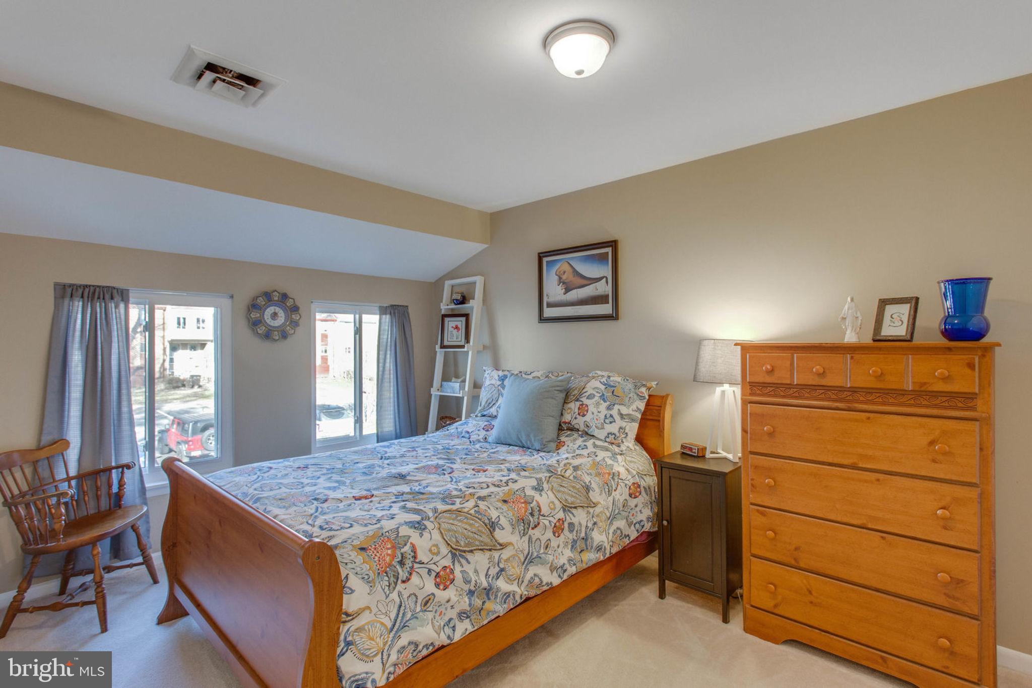 11069 Saffold Way Reston, VA 20190 - Photo 33 of 66 3rd Upper level Bedroom