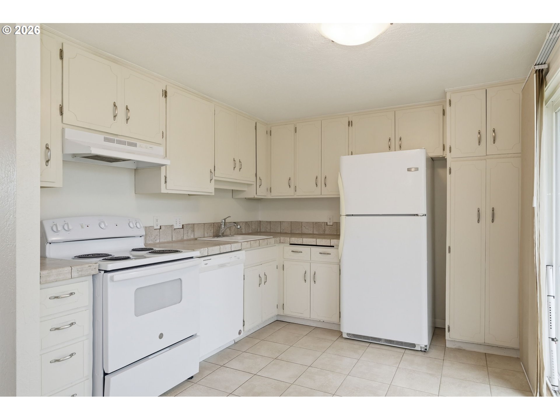 3705 Peppertree Drive Eugene, OR 97402 - Photo 14 of 41