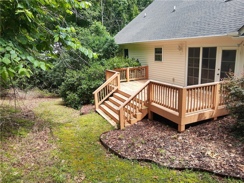 206 Riverlake Road Fair Play, SC 29643 - Photo 7 of 42 Secluded back deck - plenty of privacy.