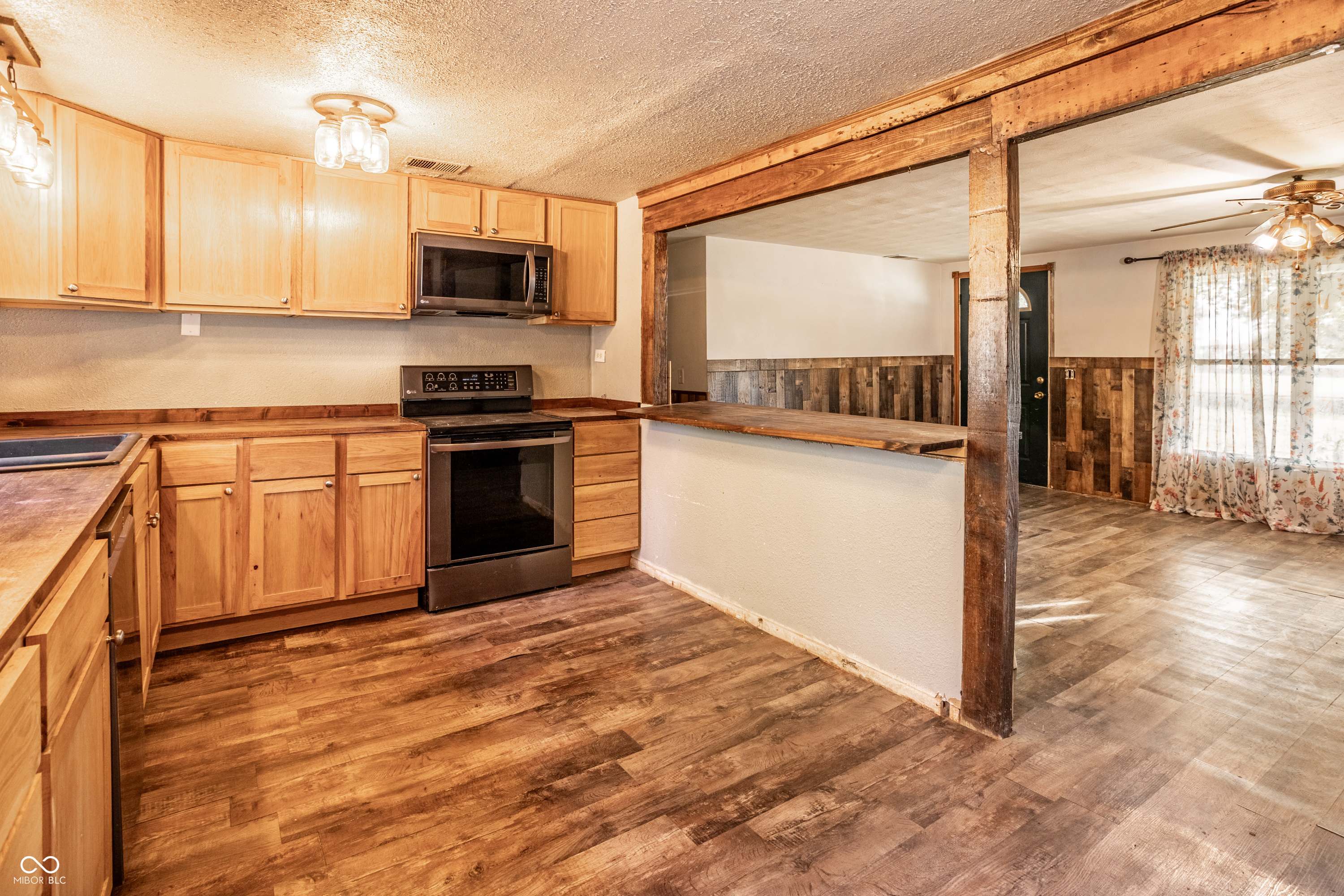 1100 Madison Street Frankton, IN 46044 - Photo 7 of 27