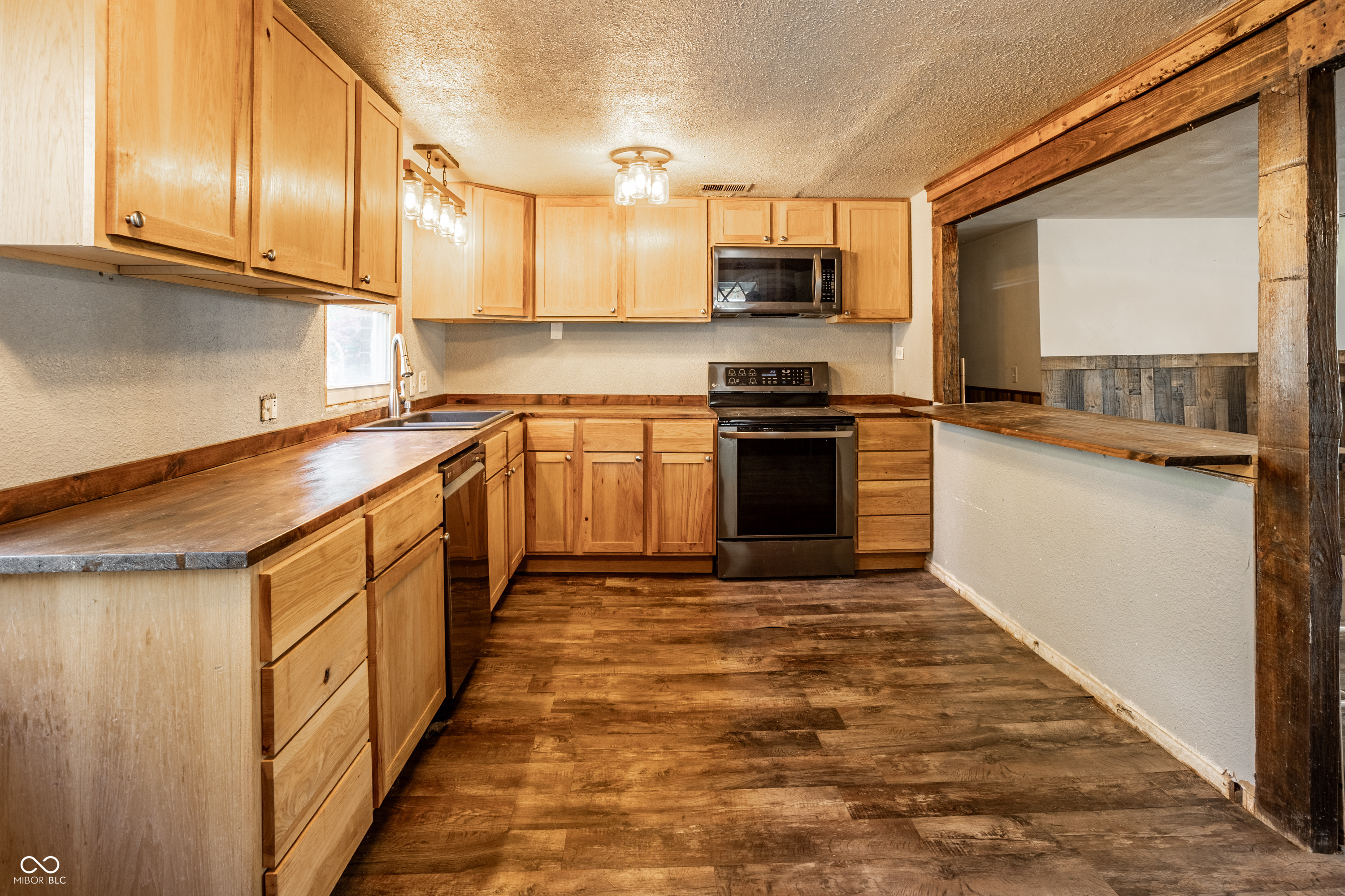 1100 Madison Street Frankton, IN 46044 - Photo 8 of 27