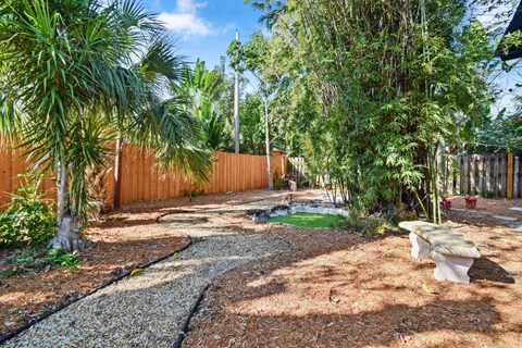 $1,450 | 310 Columbia Drive, Unit 2, Lake Worth Beach, FL 33460