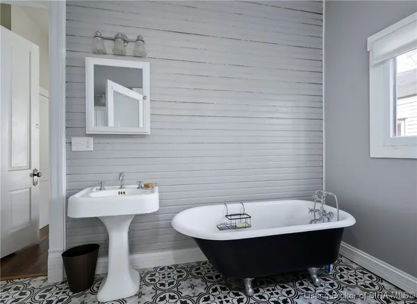 $299,900 | 511 East Chestnut Street, Corydon, IN 47112