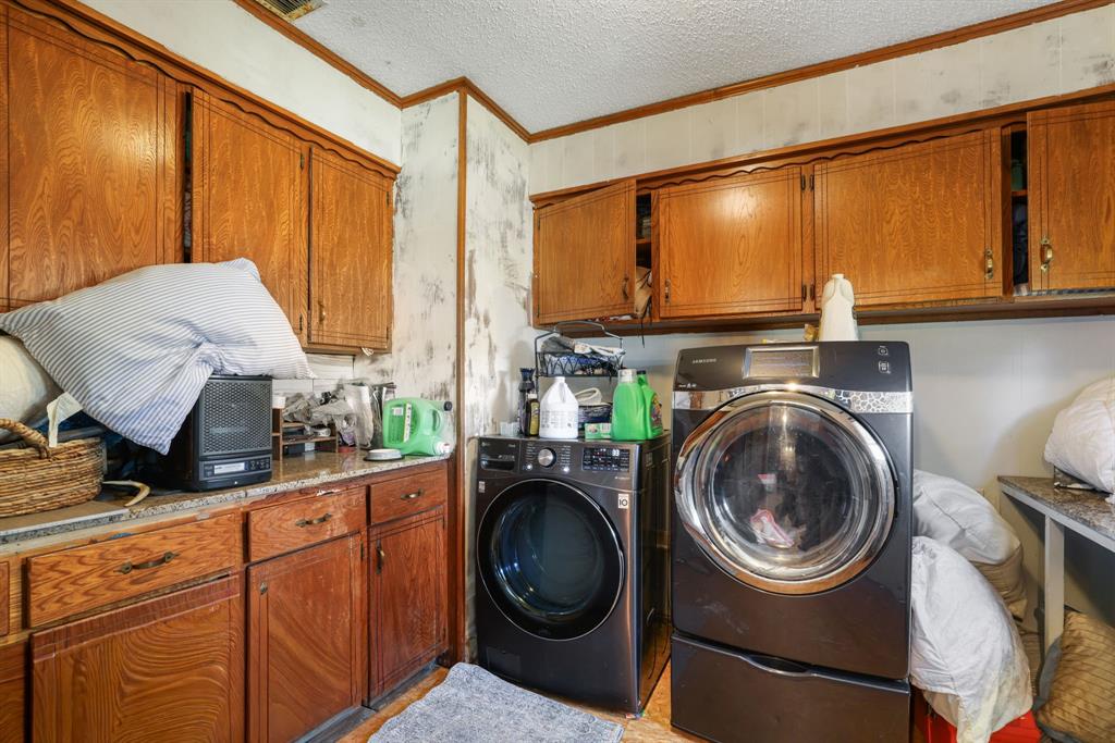 12475 Fm 2728 Terrell, TX 75161 - Photo 18 of 27 a utility room with sink dryer and washer