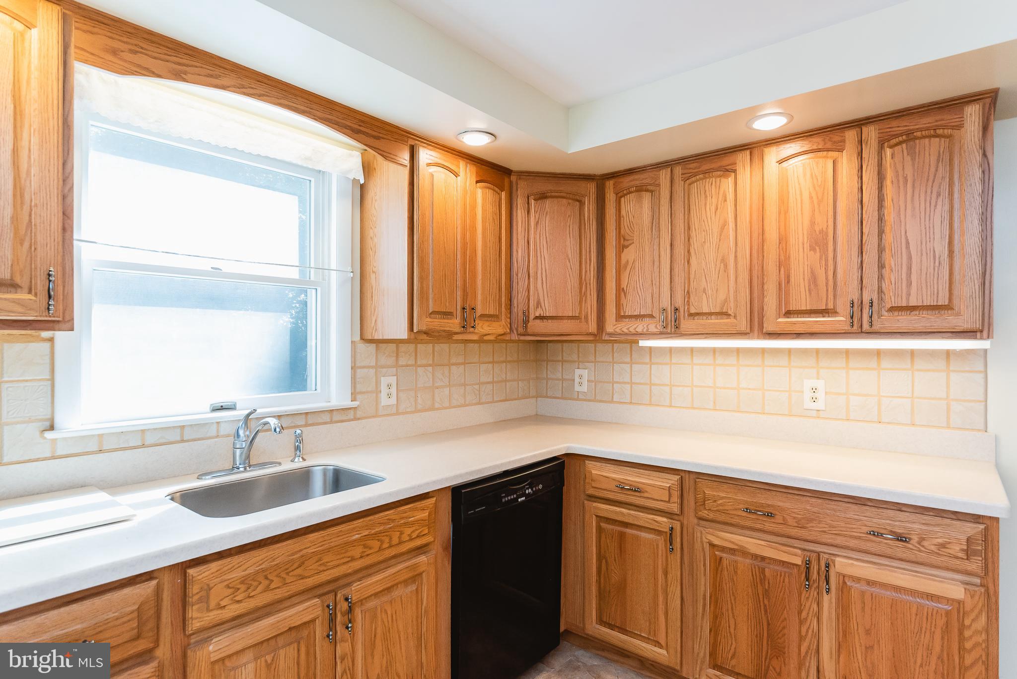 11843 Falls Road Cockeysville, MD 21030 - Photo 12 of 63 Kitchen