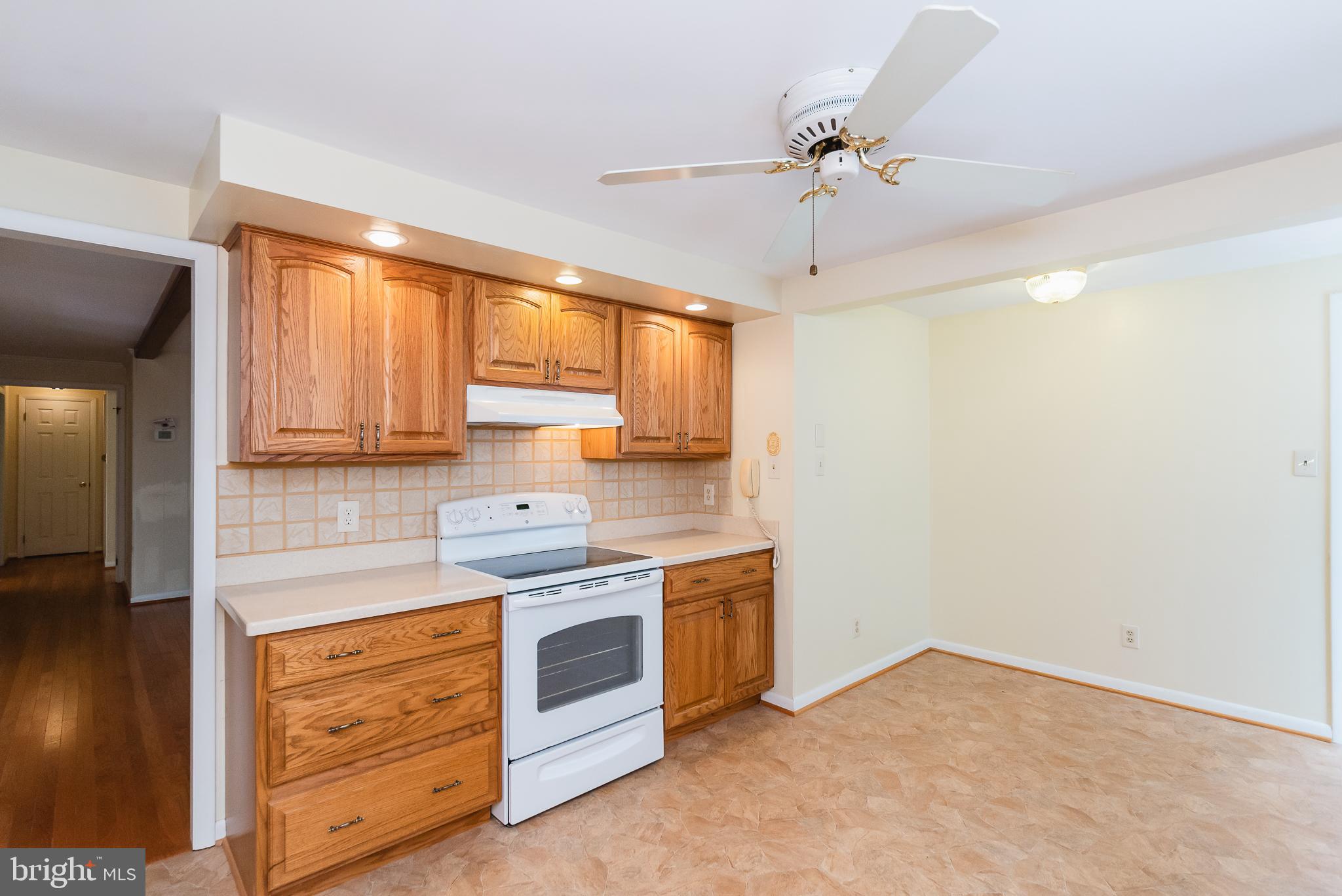 11843 Falls Road Cockeysville, MD 21030 - Photo 15 of 63 Kitchen