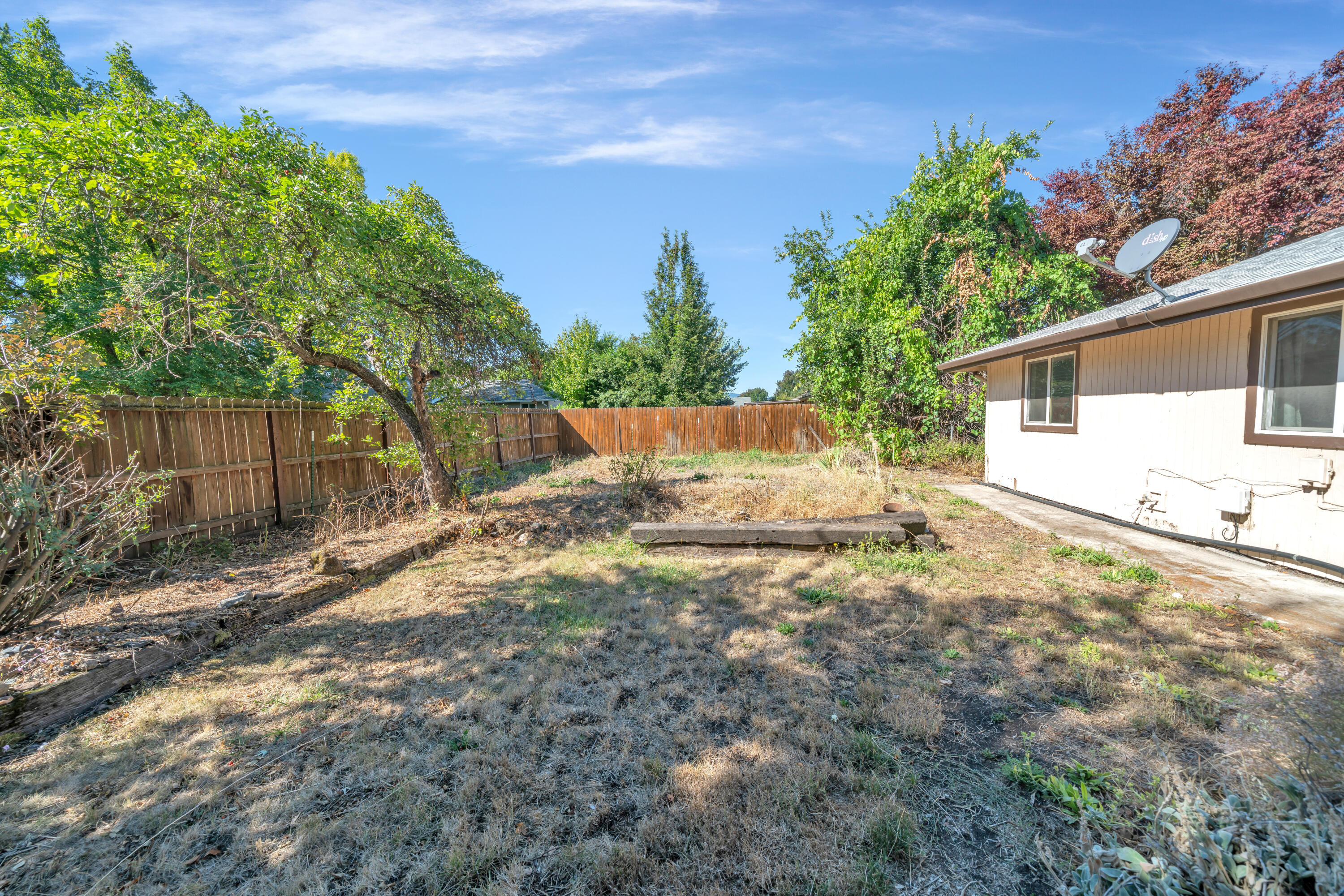 2606 Delta Waters Road Medford, OR 97504 - Photo 29 of 33 Backyard