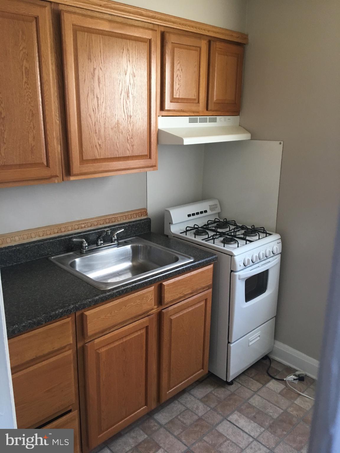 1113 Gleneagle Road Baltimore, MD 21239 - Photo 3 of 14 Unit 1 Kitchen