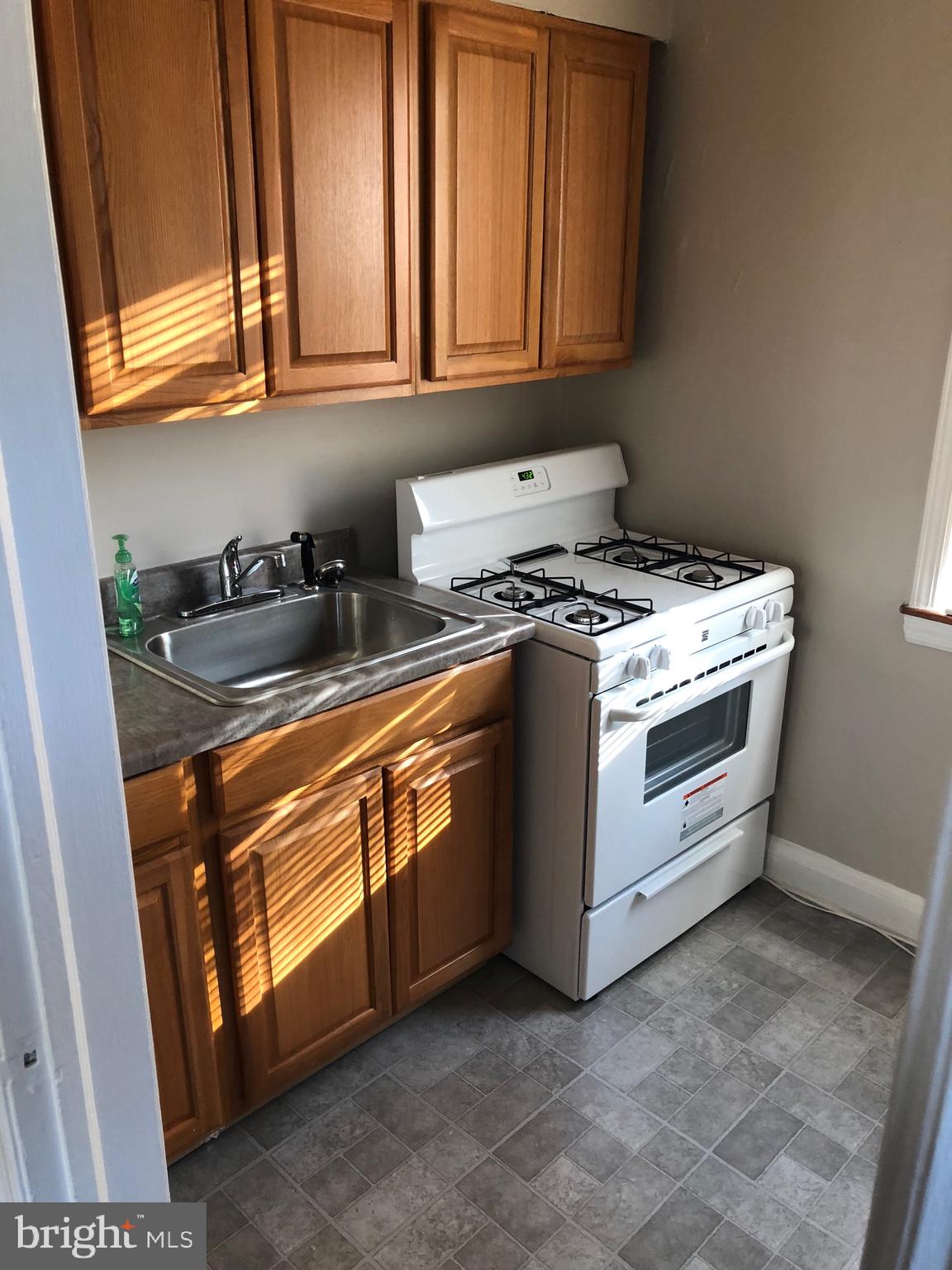 1113 Gleneagle Road Baltimore, MD 21239 - Photo 9 of 14 Unit 2 Kitchen