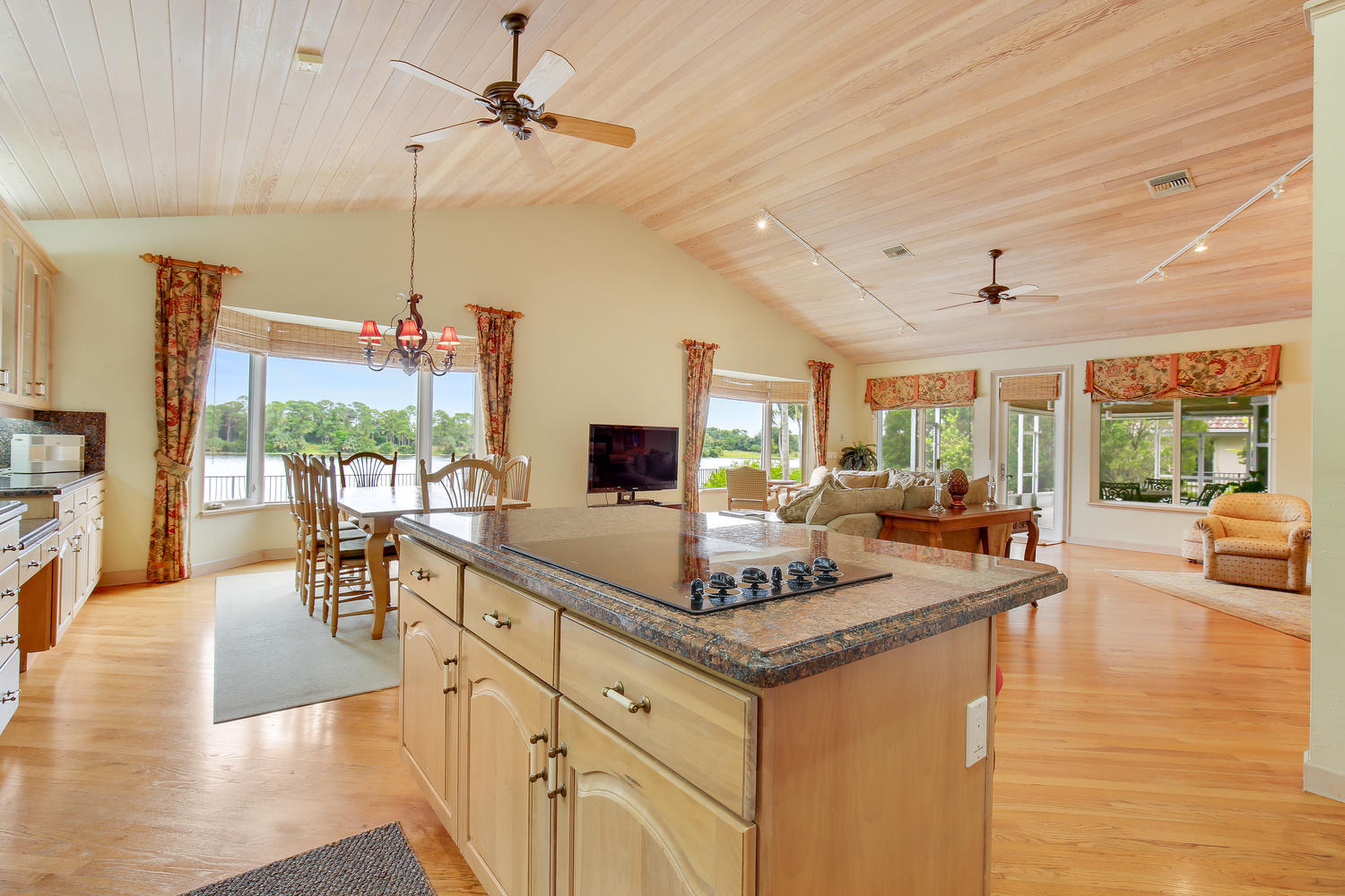 1240 Southwest 19th Avenue Boca Raton, FL 33486 - Photo 9 of 32 1240 SW 19th Ave Boca Raton FL-large-008