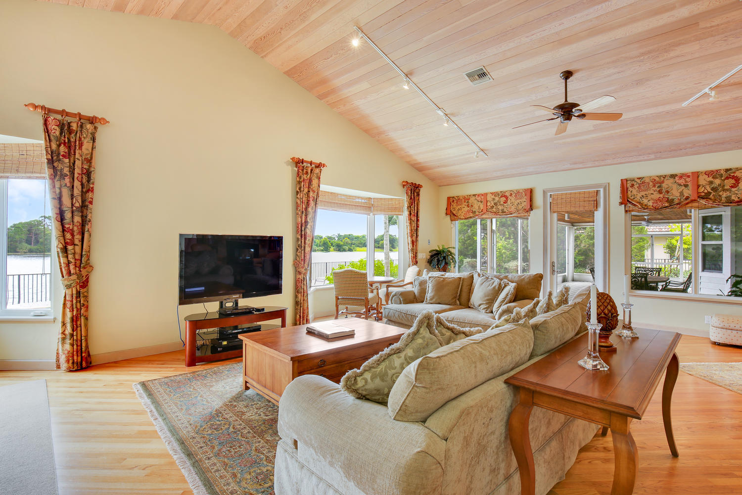 1240 Southwest 19th Avenue Boca Raton, FL 33486 - Photo 10 of 32 1240 SW 19th Ave Boca Raton FL-large-009