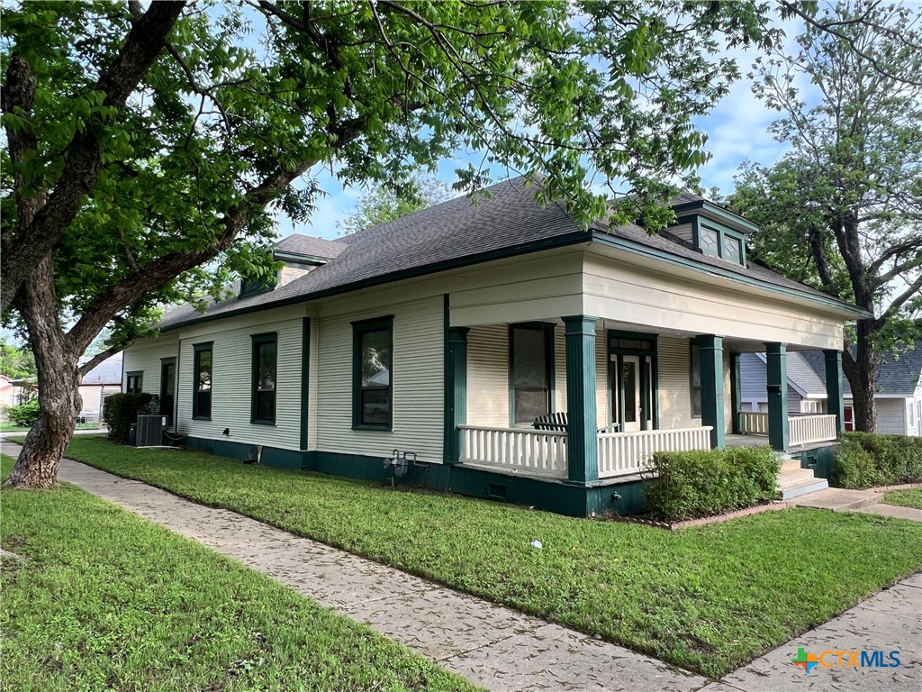902 North 1st Street Temple, TX 76501 - Photo 1 of 29 a view of a house with a yard