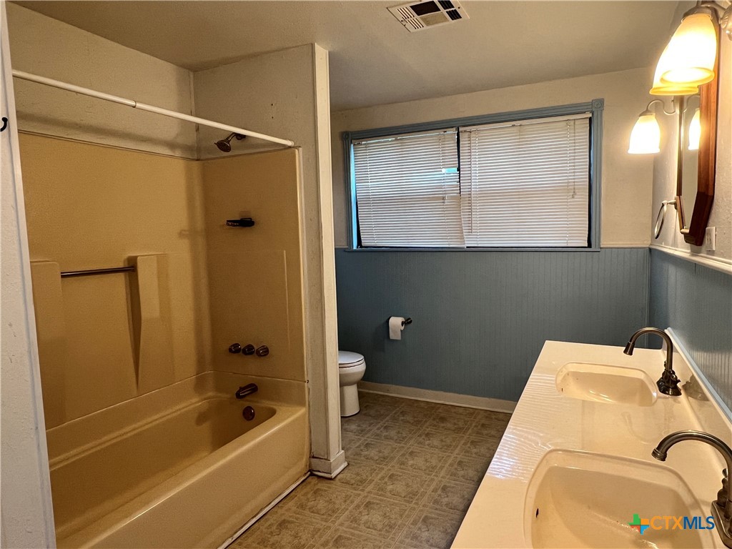 902 North 1st Street Temple, TX 76501 - Photo 19 of 29 a bathroom with a tub and a shower