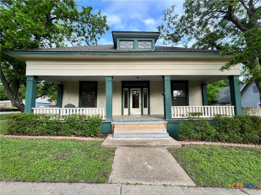 902 North 1st Street Temple, TX 76501 - Photo 2 of 29 front view of a house