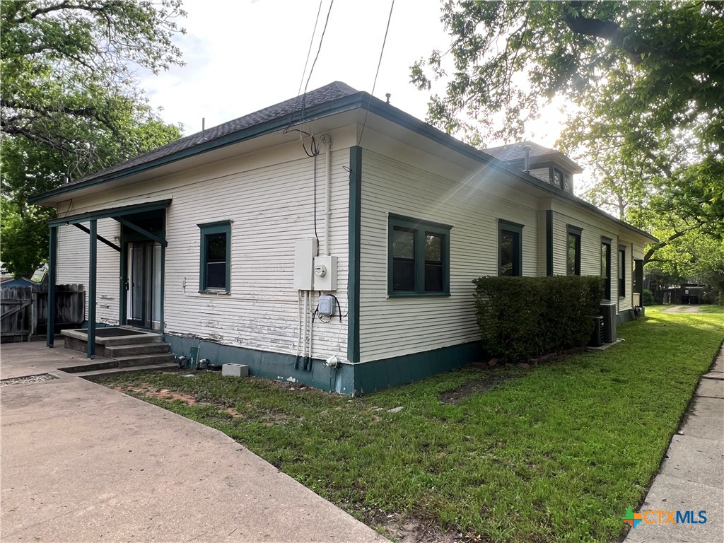 902 North 1st Street Temple, TX 76501 - Photo 28 of 29 a view of a house with a yard