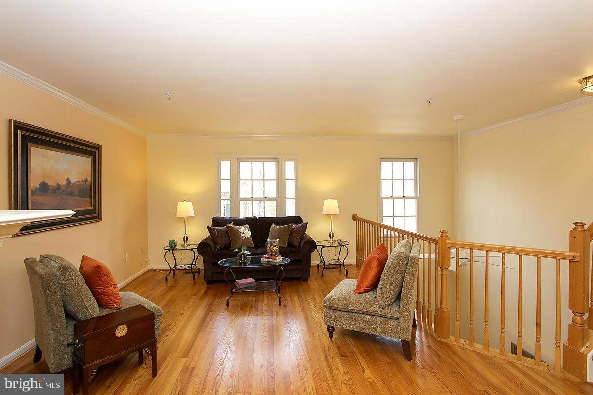 204 Ridgepoint Place Gaithersburg, MD 20878 - Photo 14 of 30 Very good size Living Room