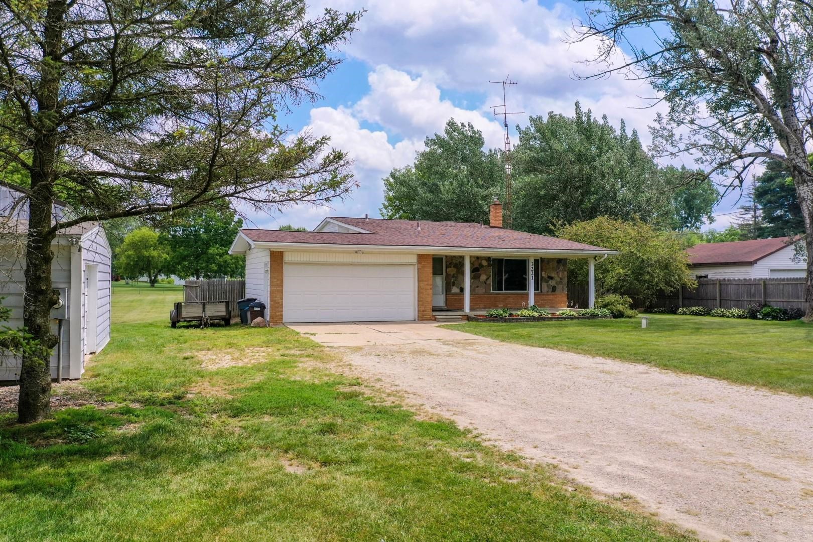 3221 South Vassar Road Davison, MI 48423 - Photo 2 of 40 50116239-1.JPG