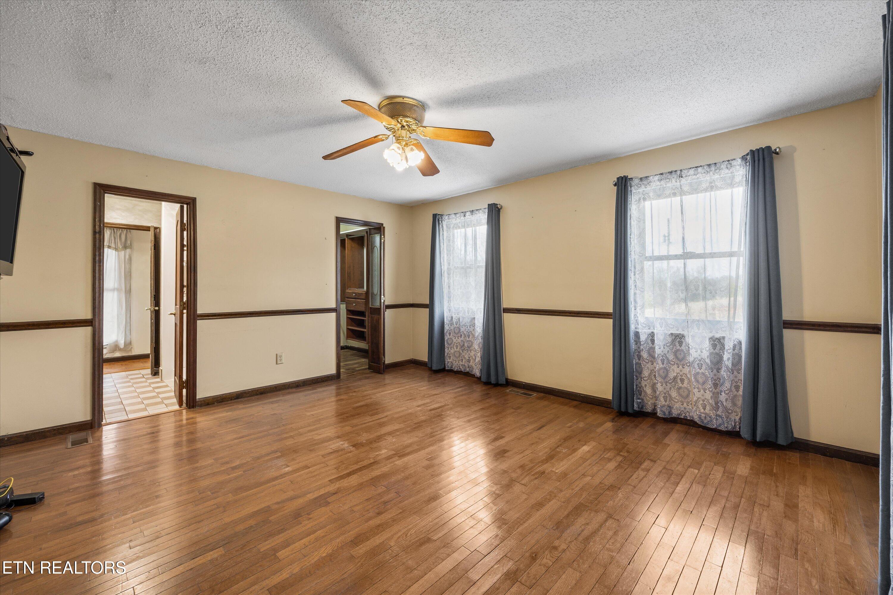 129 Pleasant Hill Road Sweetwater, TN 37874 - Photo 13 of 38 Oversized Primary Master Suite