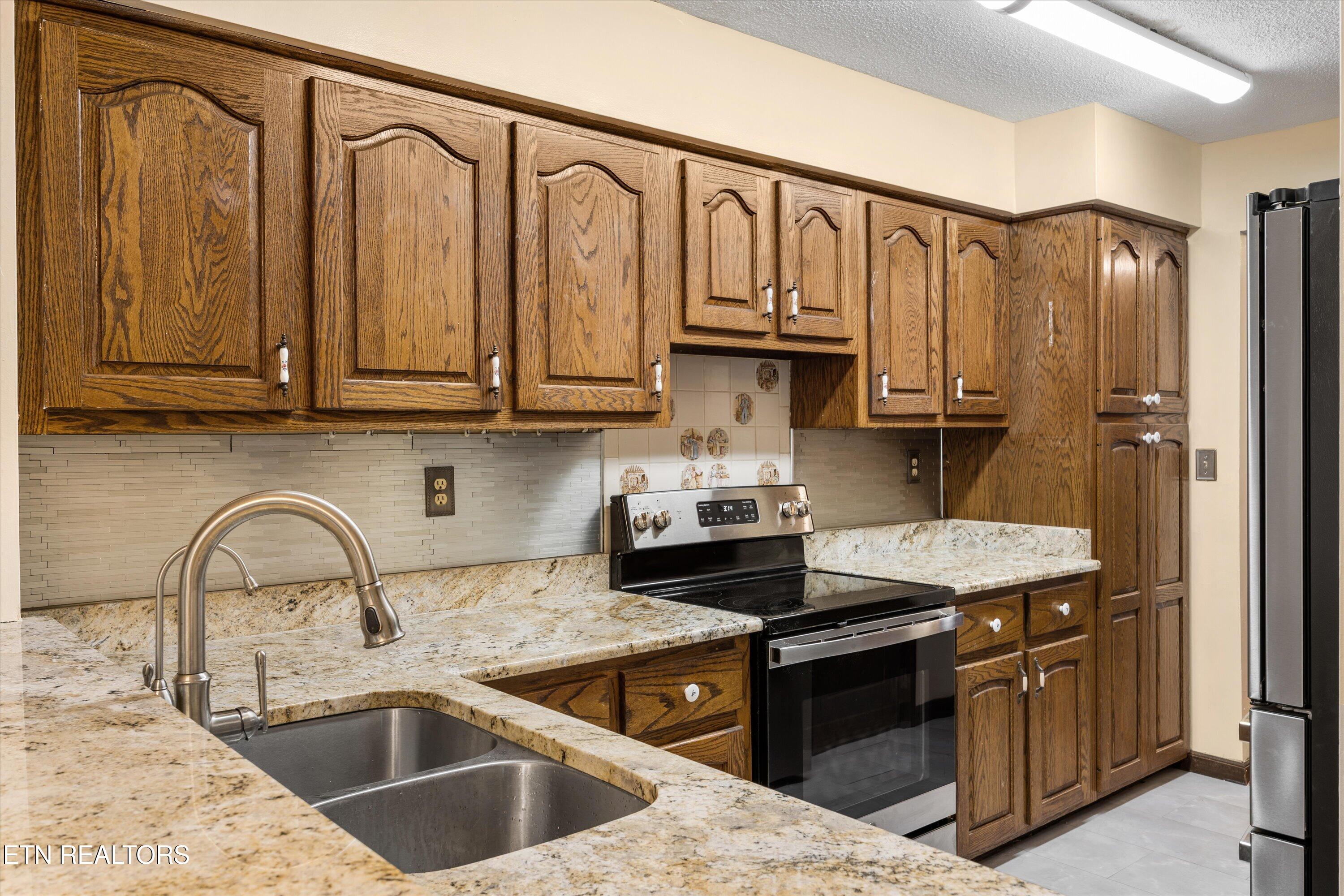 129 Pleasant Hill Road Sweetwater, TN 37874 - Photo 4 of 38 Kitchen