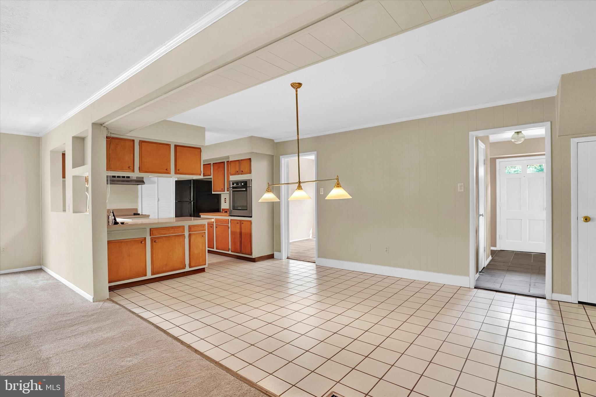 1711 Stratton Road Crofton, MD 21114 - Photo 5 of 32 Spacious, open eating area in the kitchen