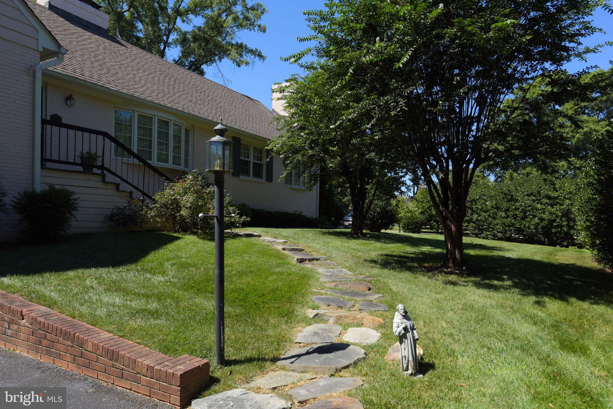 3976 Seminary Road Alexandria, VA 22304 - Photo 3 of 16