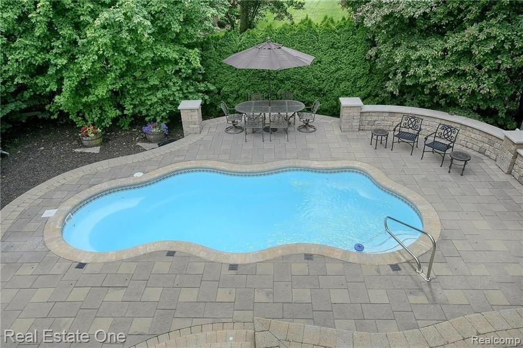 2054 Baron Rochester Hills, MI 48307 - Photo 6 of 32