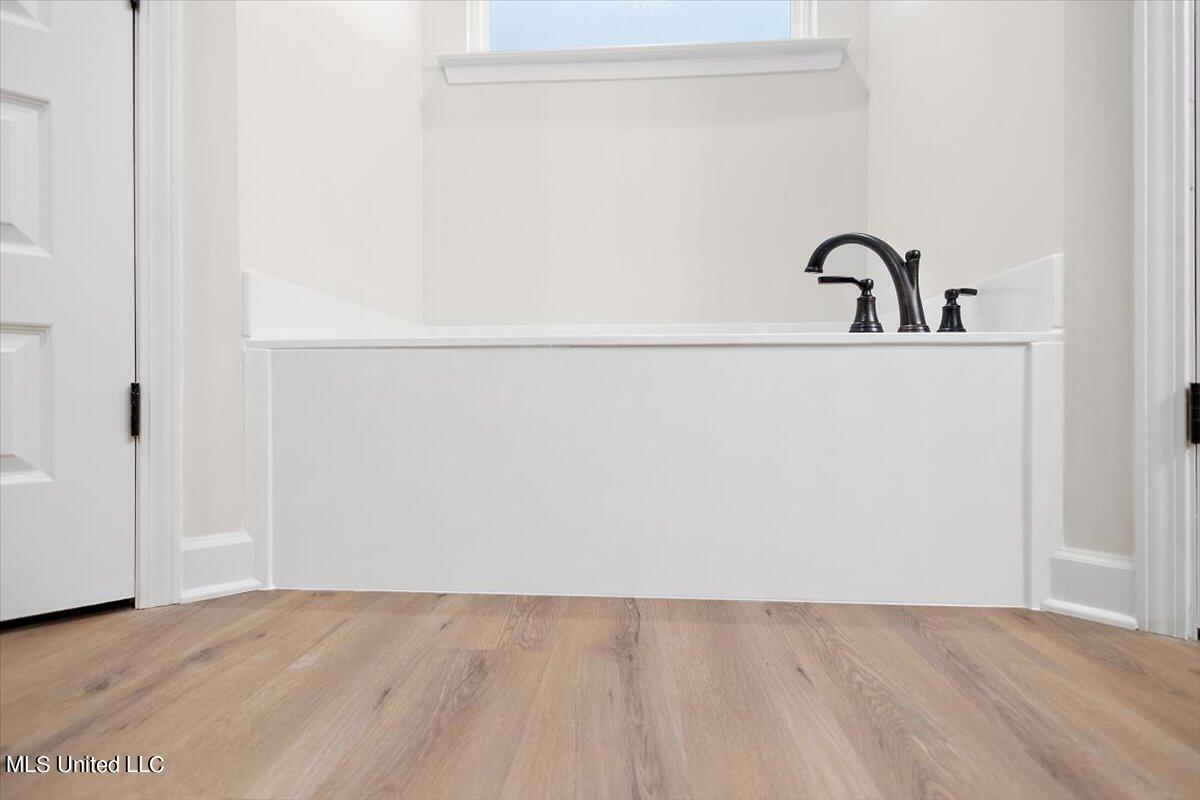 6510 Benjamin Cove Walls, MS 38680 - Photo 19 of 32 Primary Bath