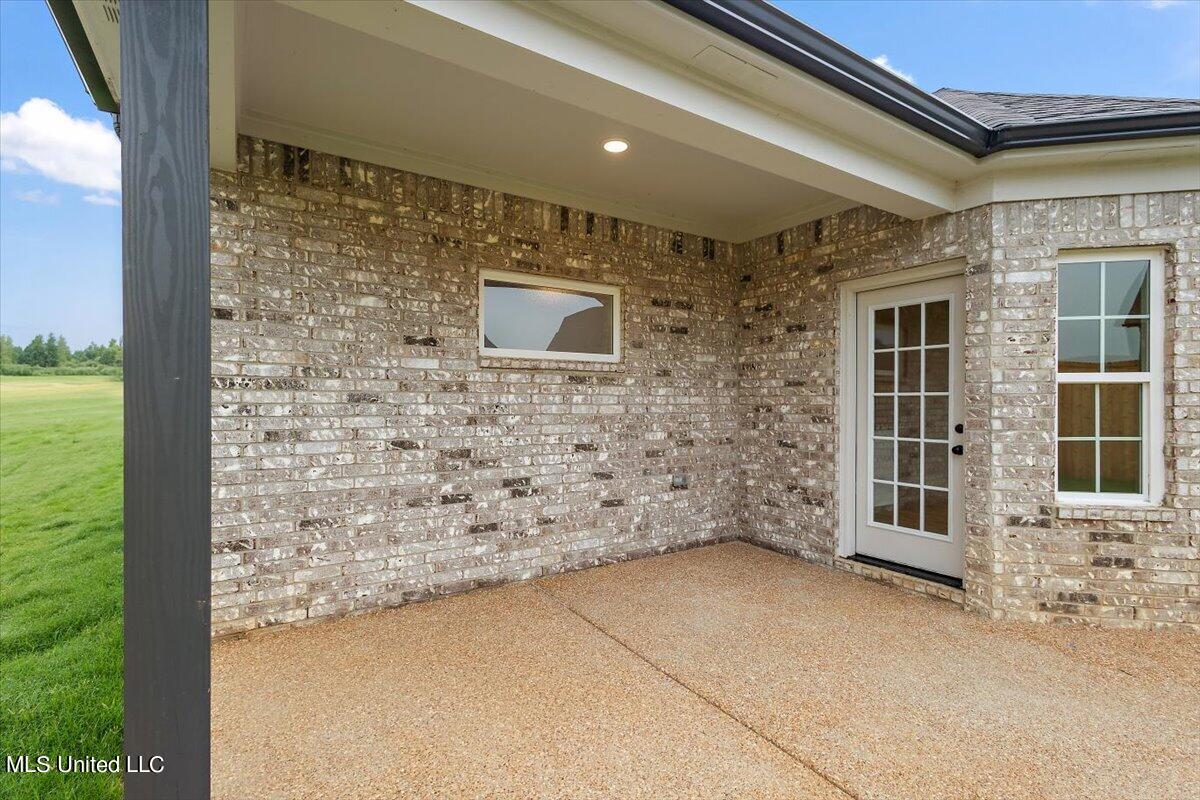 6510 Benjamin Cove Walls, MS 38680 - Photo 29 of 32 Back Porch