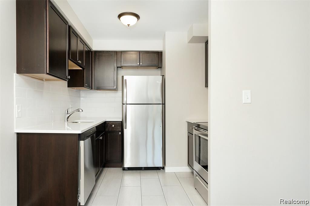 3340 Greenfield Road, Unit 15 Royal Oak, MI 48073 - Photo 5 of 17