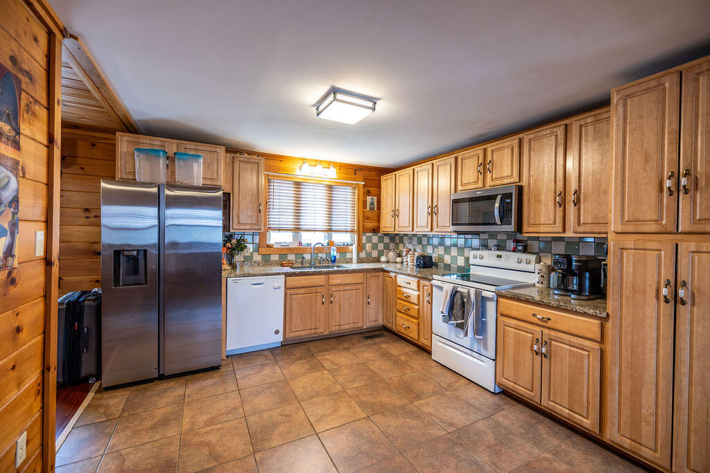 8 Spring Street Madison, ME 04950 - Photo 2 of 55 HY3A8651