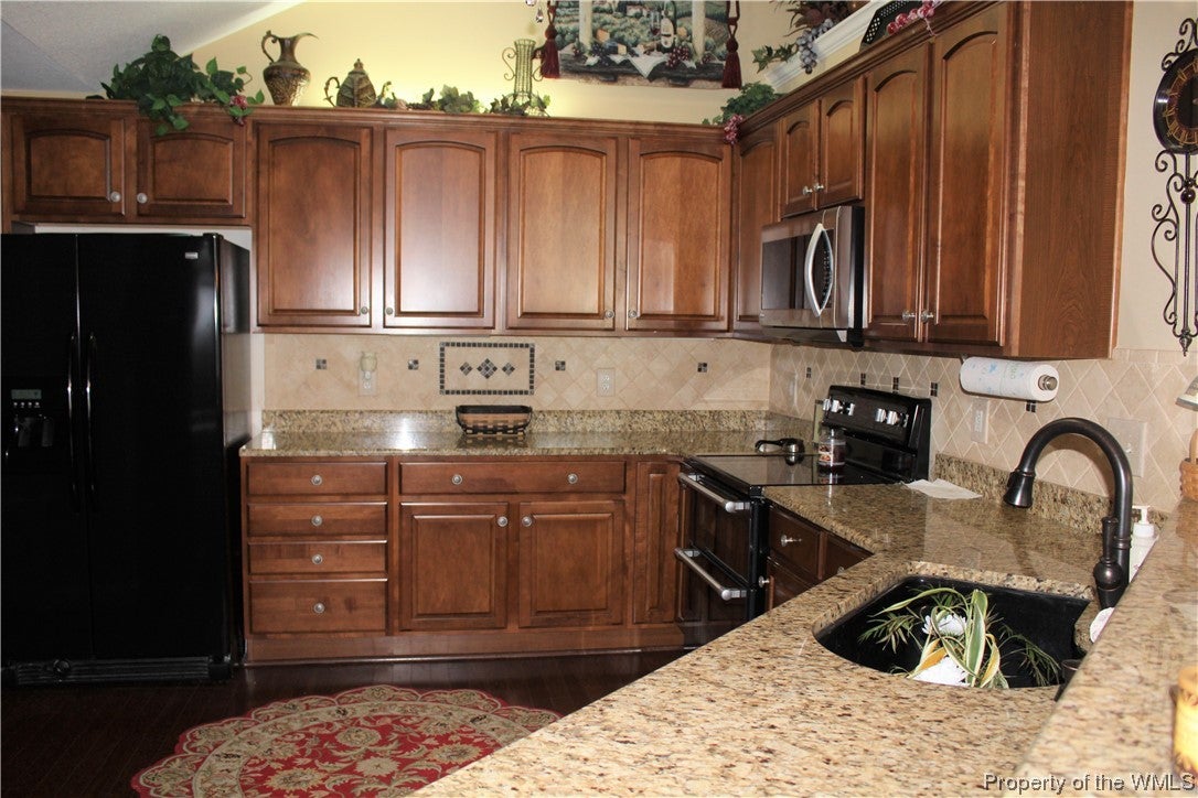 327 Garman Loop Yorktown, VA 23692 - Photo 2 of 24 Gallery Image 2