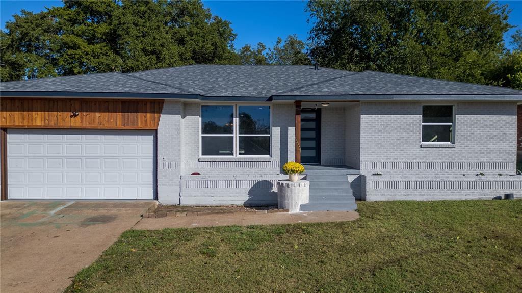 a house view with a outdoor space