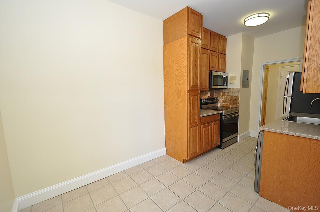 120 Stonelea Place, Unit 3M New Rochelle, NY 10801 - Photo 27 of 35