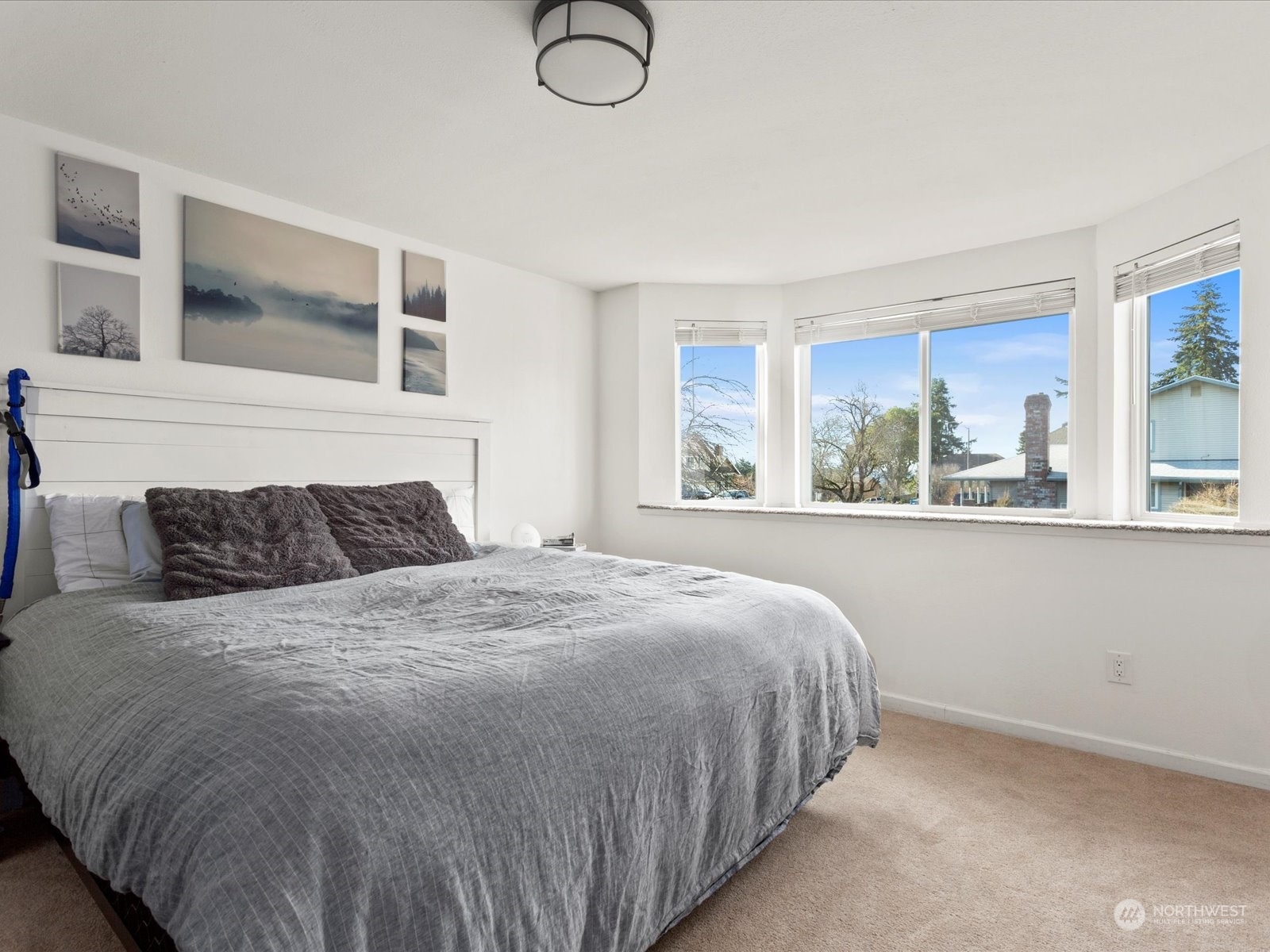 514 Ferndale Avenue Northeast Renton, WA 98056 - Photo 2 of 33 Gallery Image 2