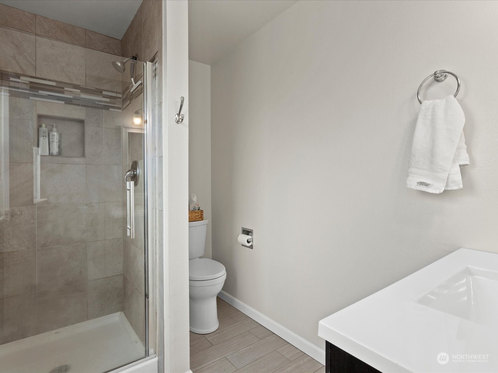 514 Ferndale Avenue Northeast Renton, WA 98056 - Photo 3 of 33 Gallery Image 3