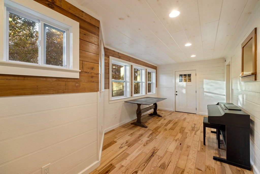210 East Overbend Trail Blue Ridge, GA 30513 - Photo 21 of 38 a living room with furniture and a window