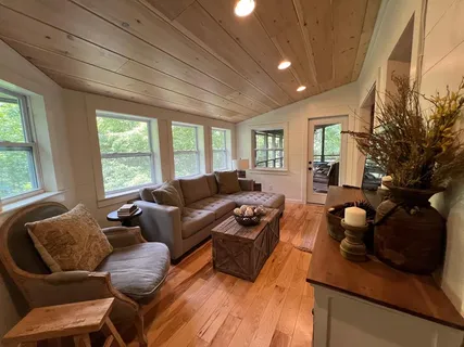 $436,111 | 210 East Overbend Trail, Blue Ridge, GA 30513