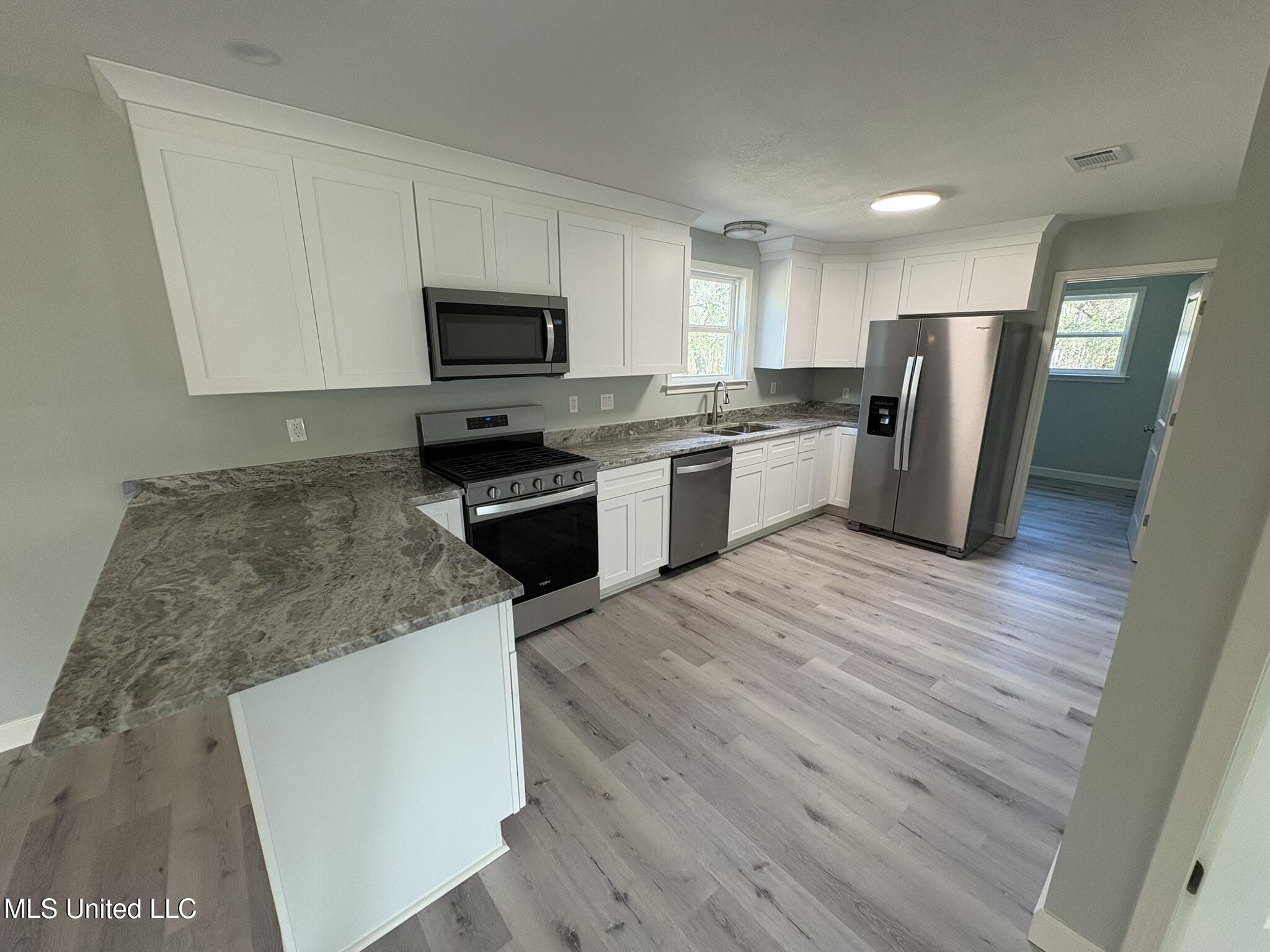 21704 Magnolia Springs Road Moss Point, MS 39562 - Photo 12 of 39 IMG_2827