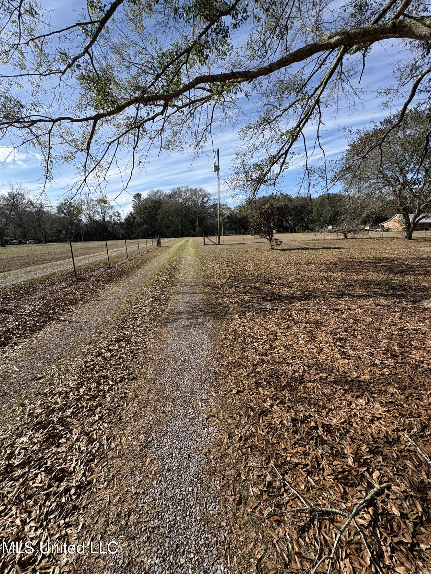 21704 Magnolia Springs Road Moss Point, MS 39562 - Photo 8 of 39 IMG_2860