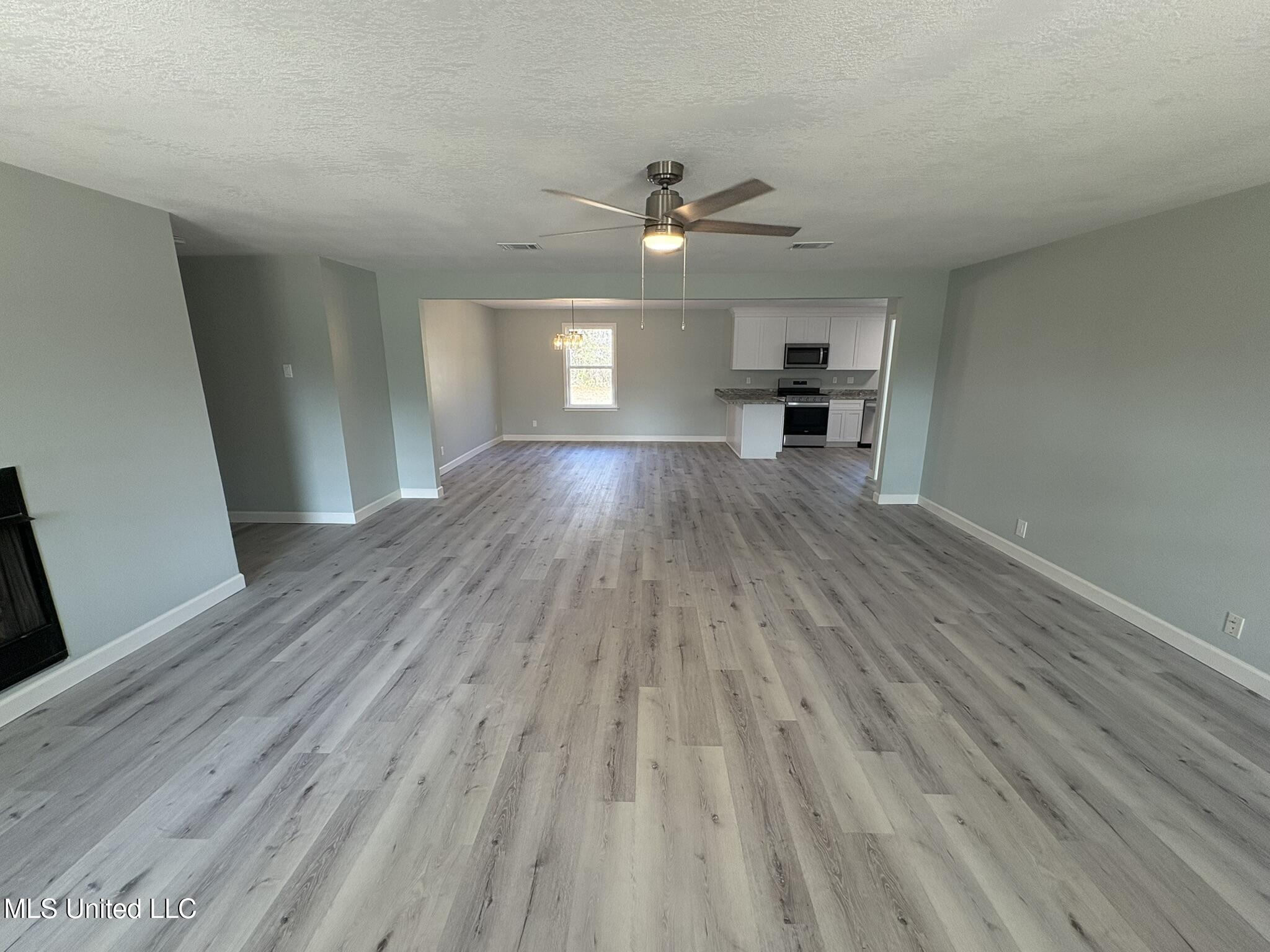 21704 Magnolia Springs Road Moss Point, MS 39562 - Photo 9 of 39 IMG_2824