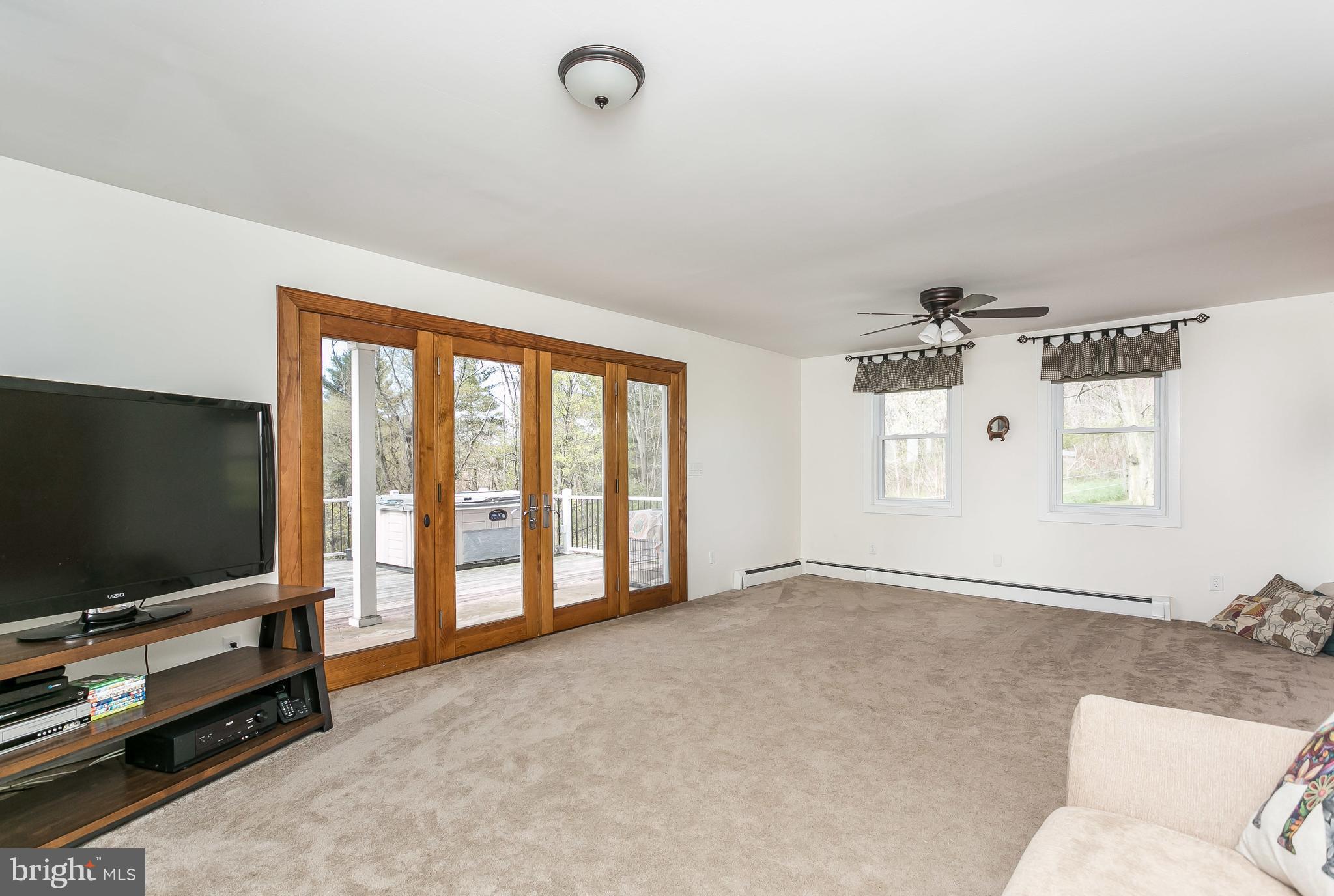 21630 Keeney Road Freeland, MD 21053 - Photo 8 of 30 Living Room