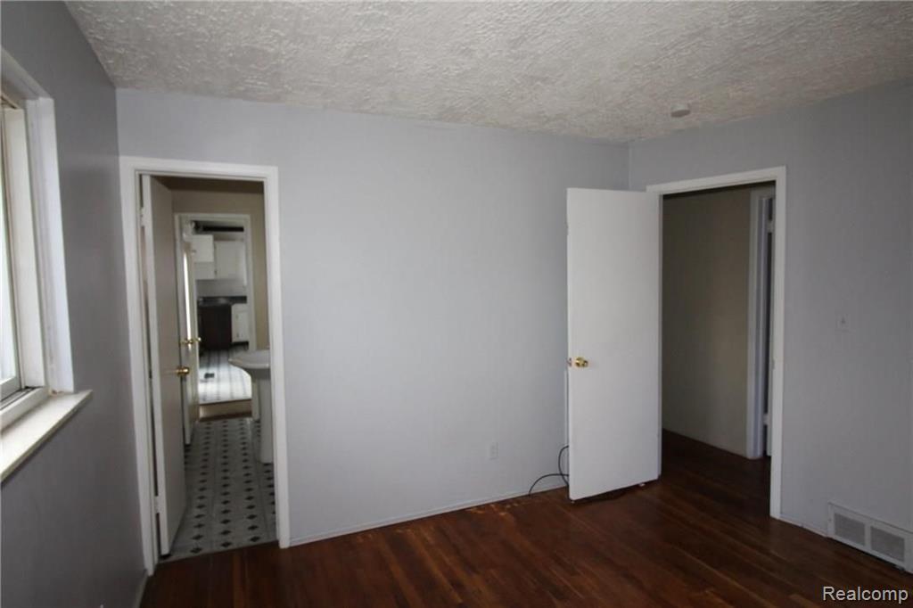 32175 Bruce Street Romulus, MI 48174 - Photo 6 of 19