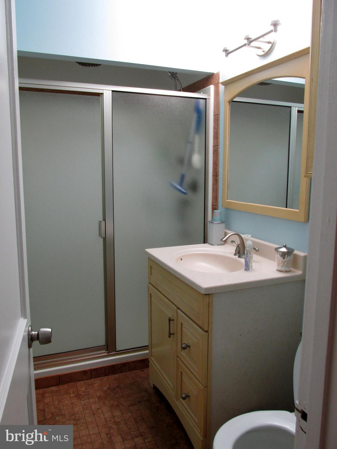 3131 Cornwall Road Baltimore, MD 21222 - Photo 11 of 30 Bath