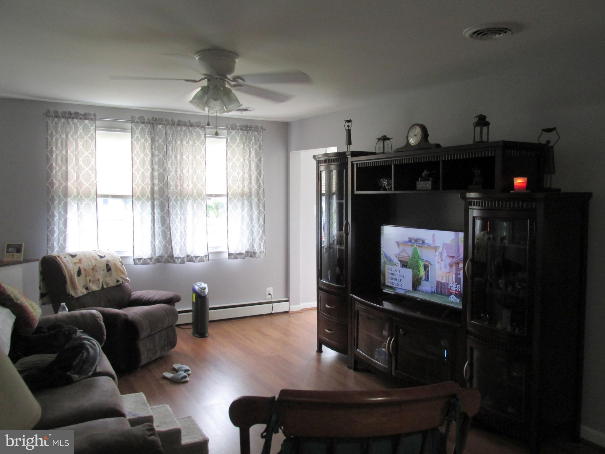 3131 Cornwall Road Baltimore, MD 21222 - Photo 5 of 30 Living Room