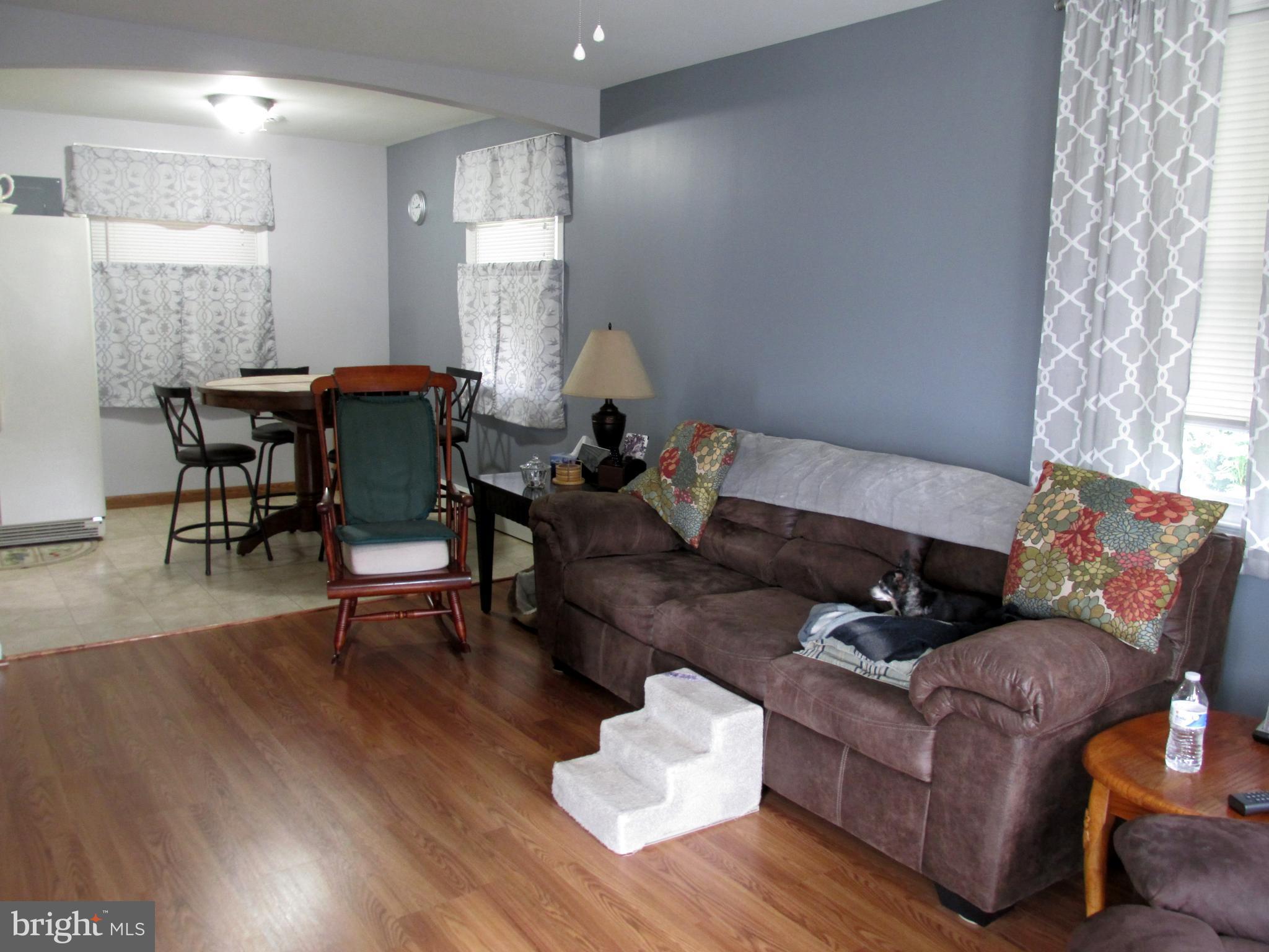 3131 Cornwall Road Baltimore, MD 21222 - Photo 6 of 30 Living Room