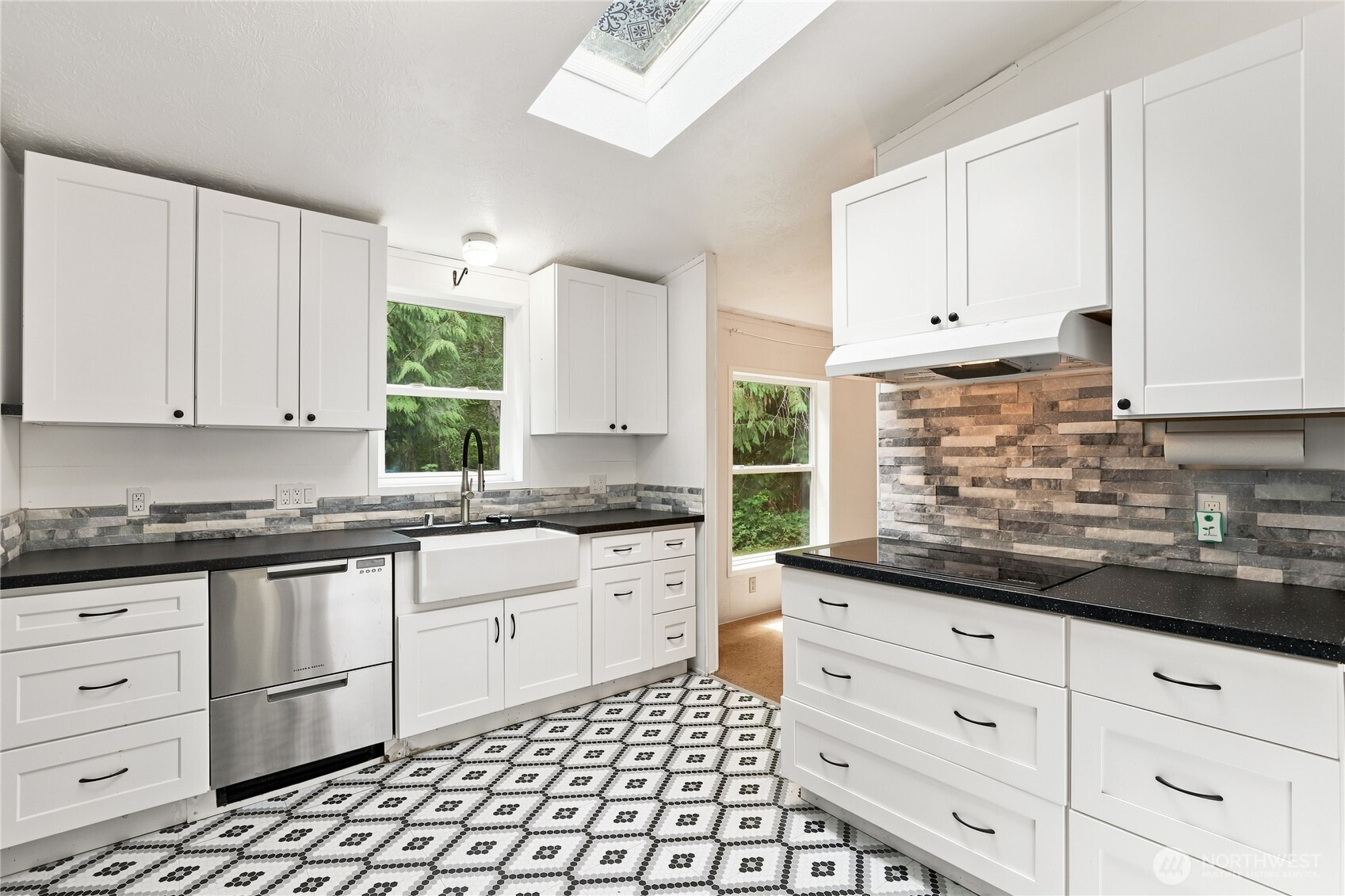 520 Stadium Beach Road West Grapeview, WA 98546 - Photo 4 of 40 Gallery Image 4