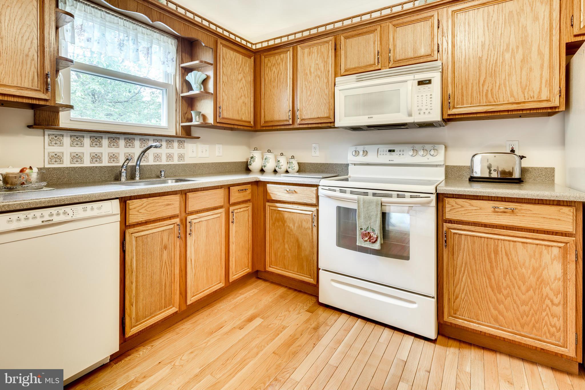 10411 Carlyn Ridge Road Damascus, MD 20872 - Photo 6 of 28 Kitchen