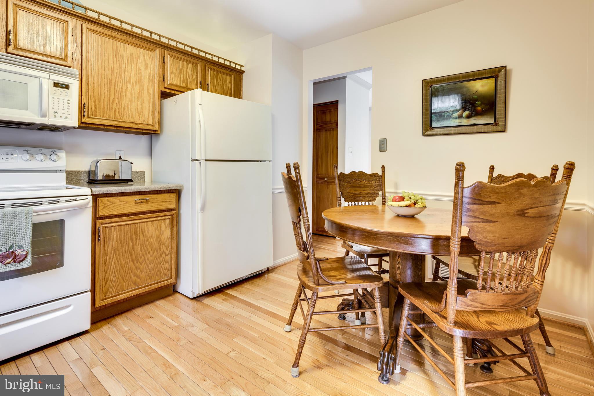 10411 Carlyn Ridge Road Damascus, MD 20872 - Photo 7 of 28 Kitchen