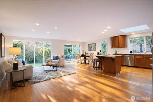 $1,275,000 | 10761 Bill Point Crest Northeast, Bainbridge Island, WA 98110